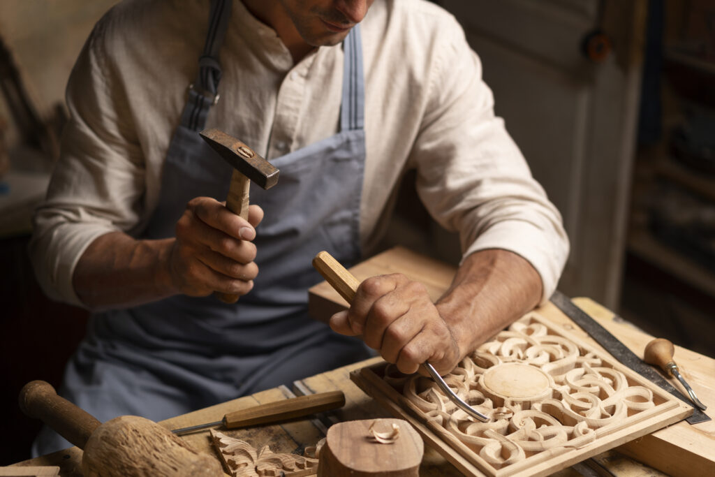 การฉลุลายด้วยมือ